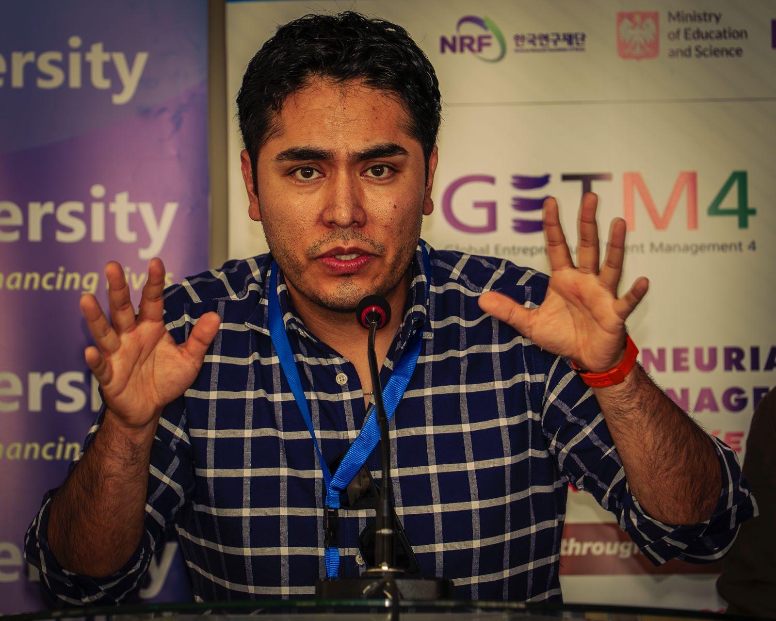 Dr Aldo Valencia