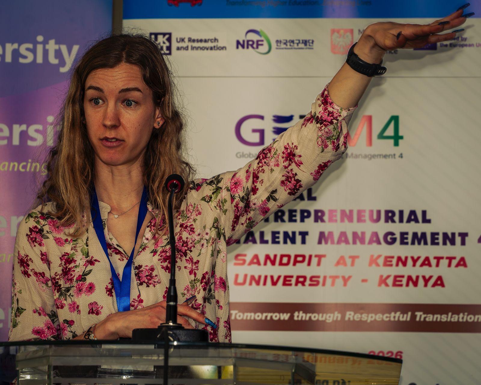 Dr Klara Ljubi